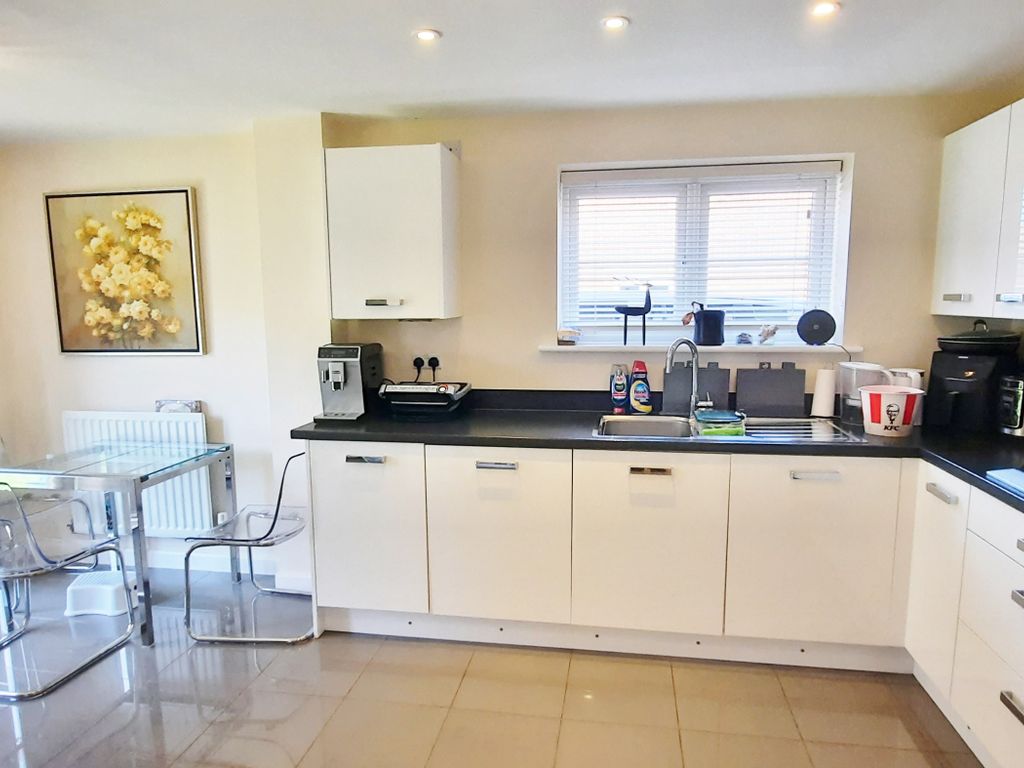 5 bed town house to rent in Shearwater Road, Hemel Hempstead HP3 Zoopla