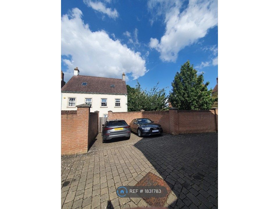 3 bed semidetached house to rent in Collard Close, Swindon SN1, £1,400