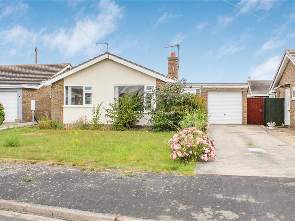 2 bed detached bungalow for sale in Warwick Road, Chapel St Leonards
