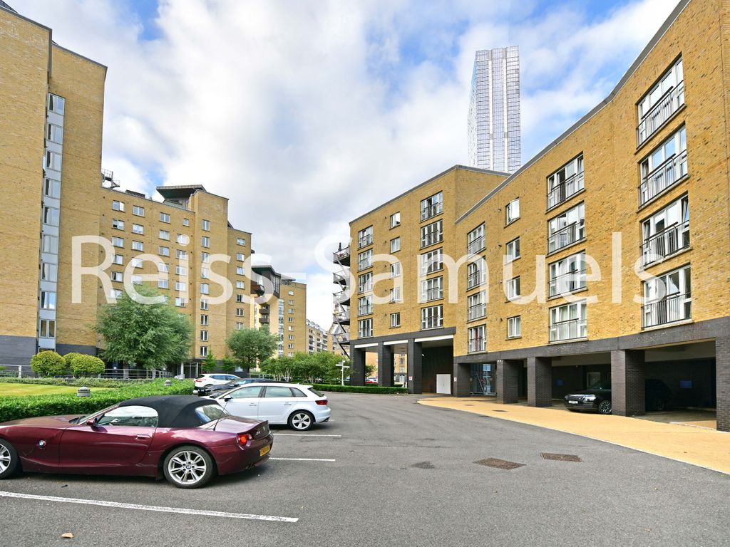 3 bed flat to rent in Franklin Building, Millennium Harbour, Canary Wharf, London E14 Zoopla