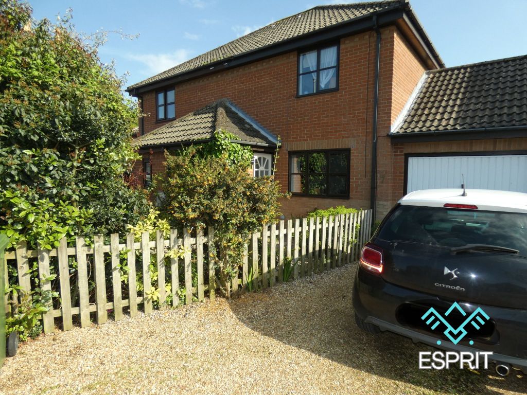 3 bed semidetached house for sale in Station Close, Martham, Great