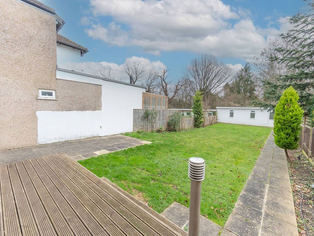 4 bed semidetached house to rent in Sylvia Avenue, Pinner HA5, £2,350 pcm Zoopla