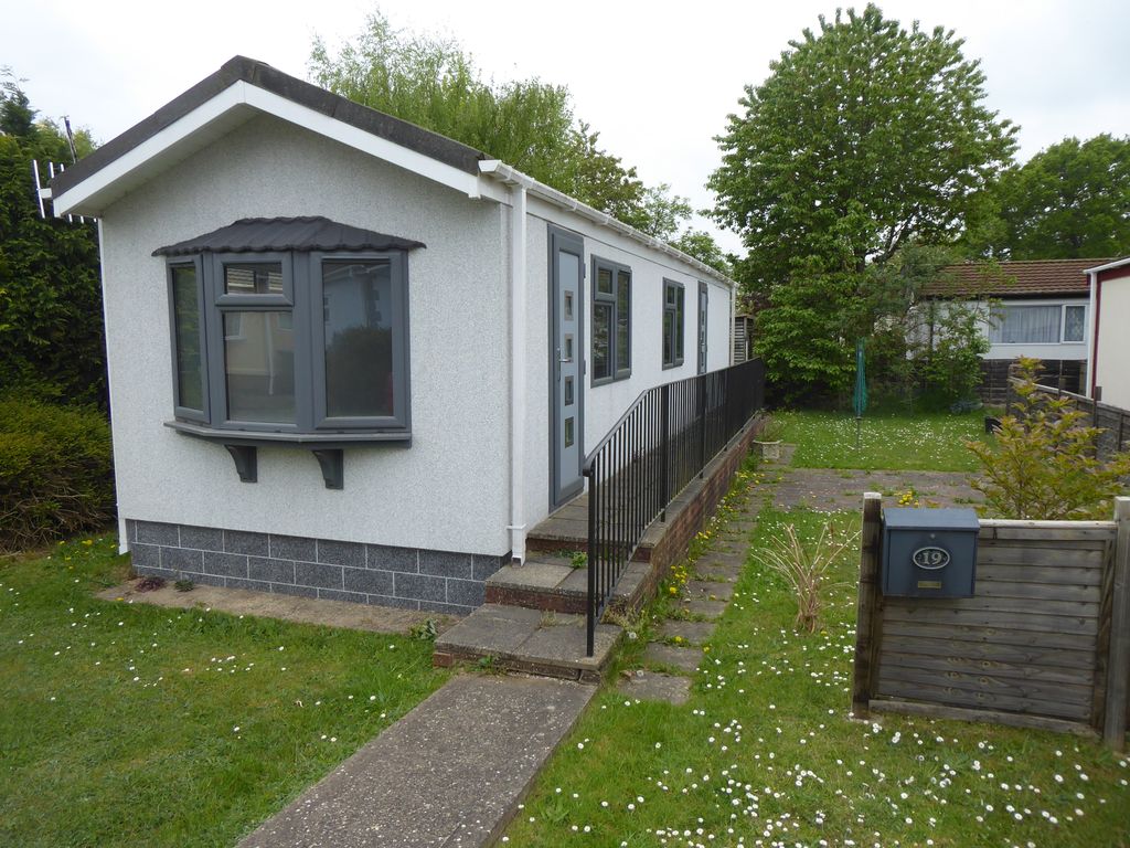 1 bed mobile/park home for sale in Highview Park, Toms Lane, Kings