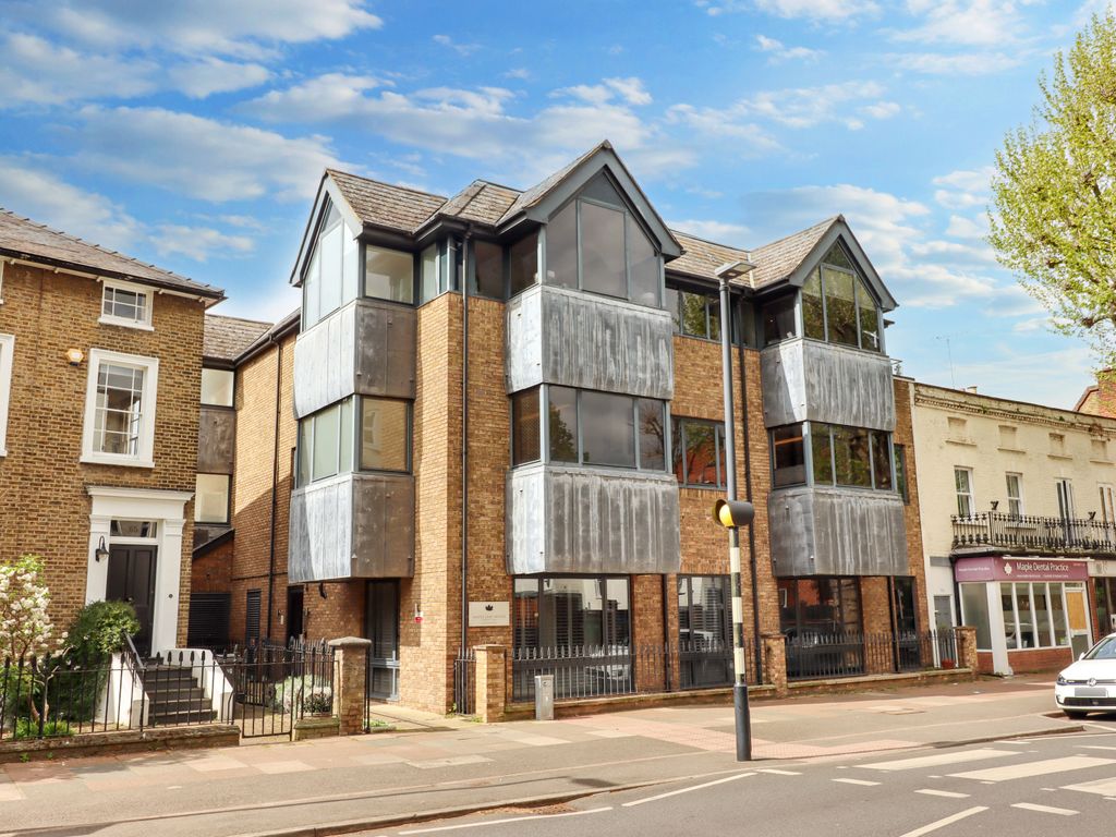2 bed flat for sale in Maple Road, Surbiton KT6, £675,000 Zoopla