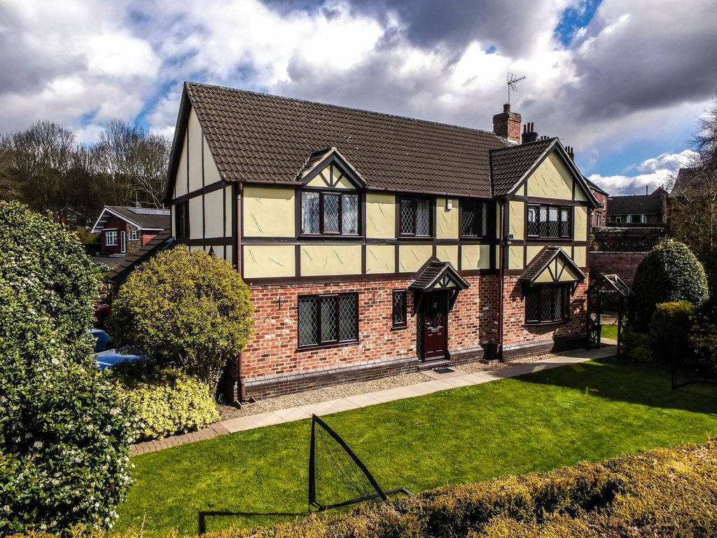 4 bed detached house for sale in Crewe Road, Madeley Heath CW3, £