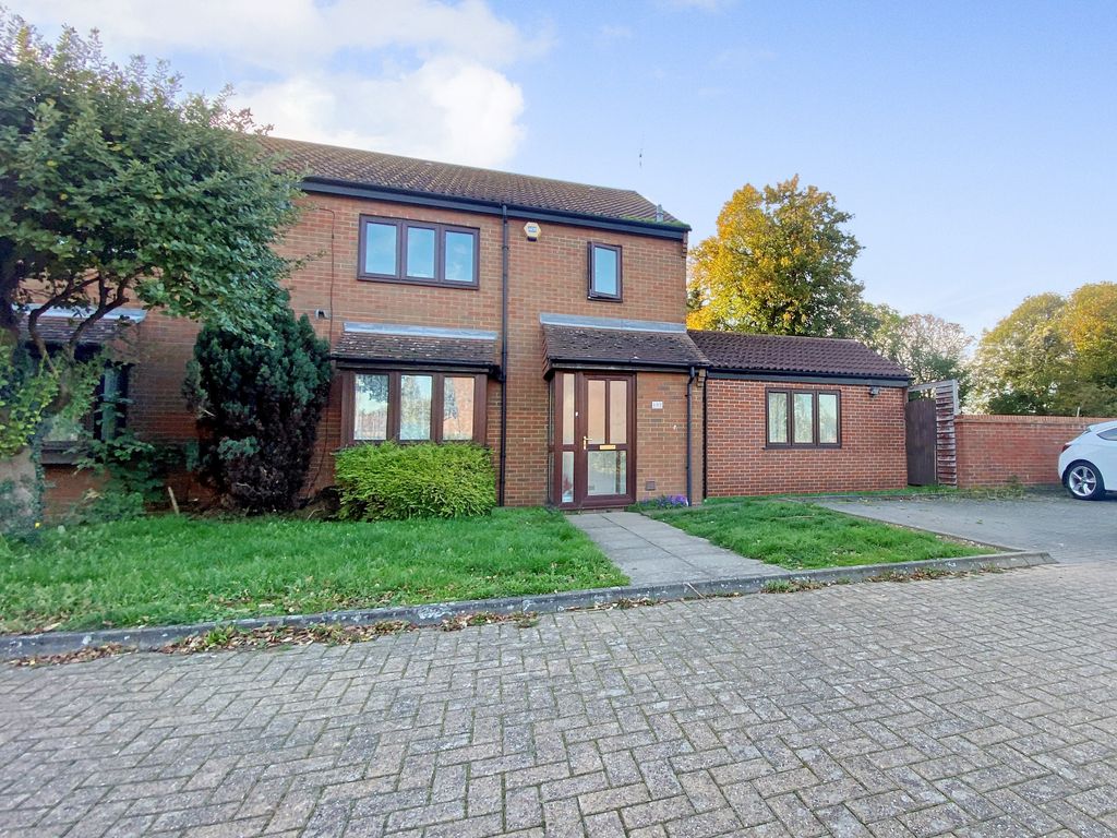 2 bed end terrace house to rent in Boltons Lane, Harlington, Hayes UB3