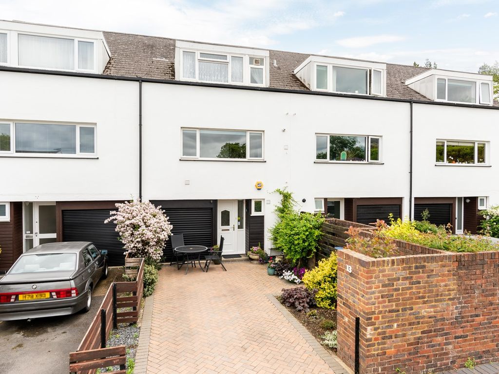4 bed terraced house for sale in Lakeside, Weybridge KT13 Zoopla