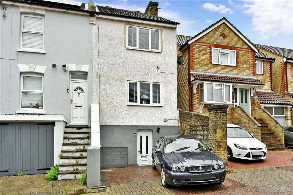 4 bed end terrace house for sale in Queens Road, Chatham, Kent ME5 Zoopla