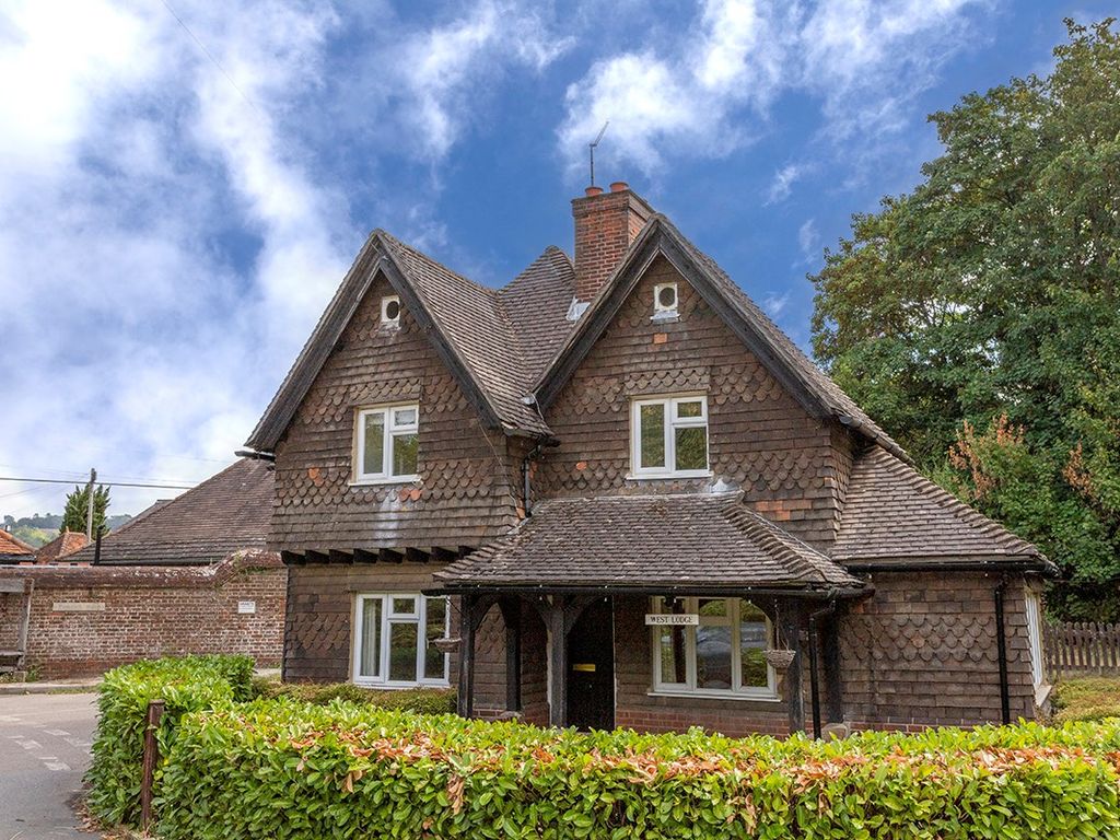 2 bed detached house for sale in Pendell Road, Bletchingley, Redhill