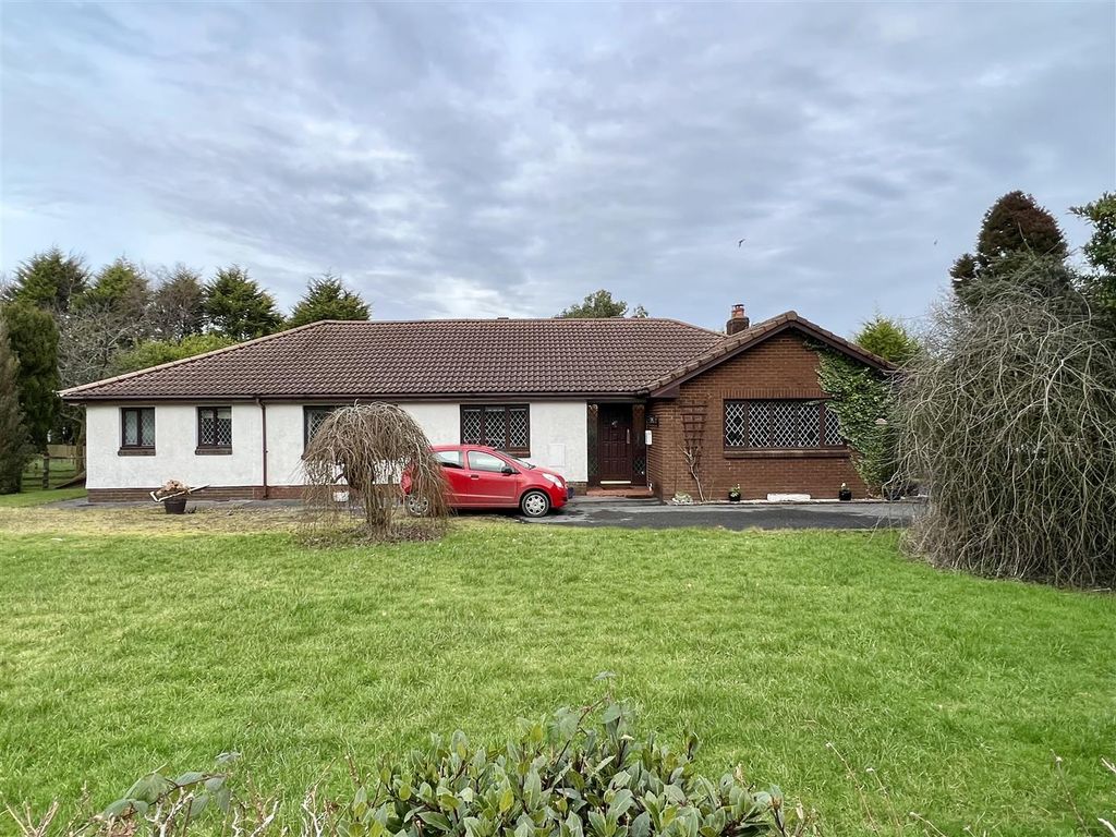 4 bed detached bungalow for sale in Heol Y Foel, Foelgastell, Llanelli
