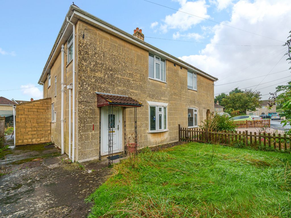 4 bed semidetached house for sale in Carisbrooke Crescent, Trowbridge