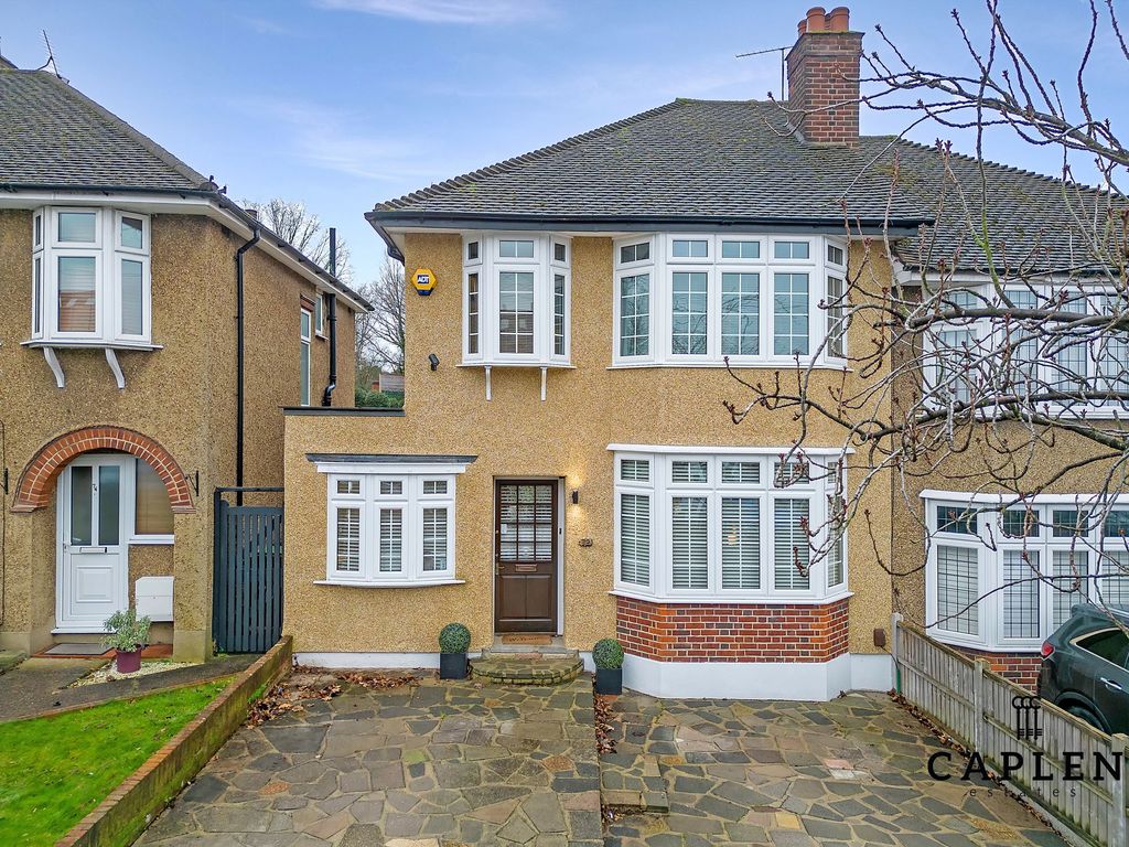 3 bed semidetached house for sale in Walnut Way, Buckhurst Hill IG9, £