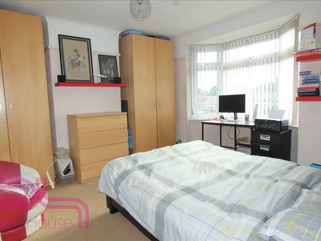 Room to rent in Shelley Crescent, Heston, Hounslow TW5 Zoopla