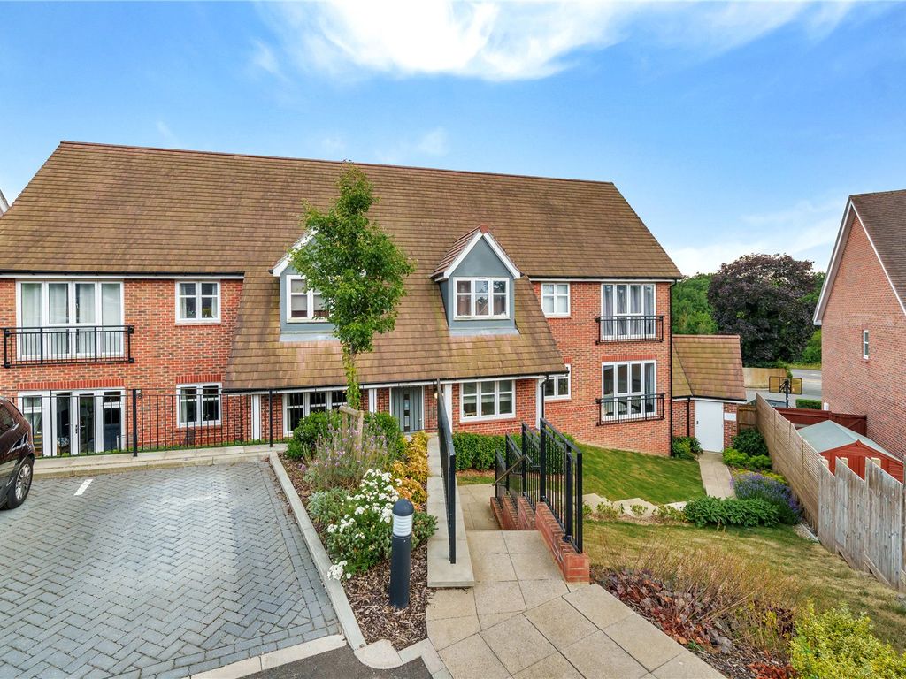2 bed flat for sale in Consort Drive, Leatherhead, Surrey KT22 Zoopla