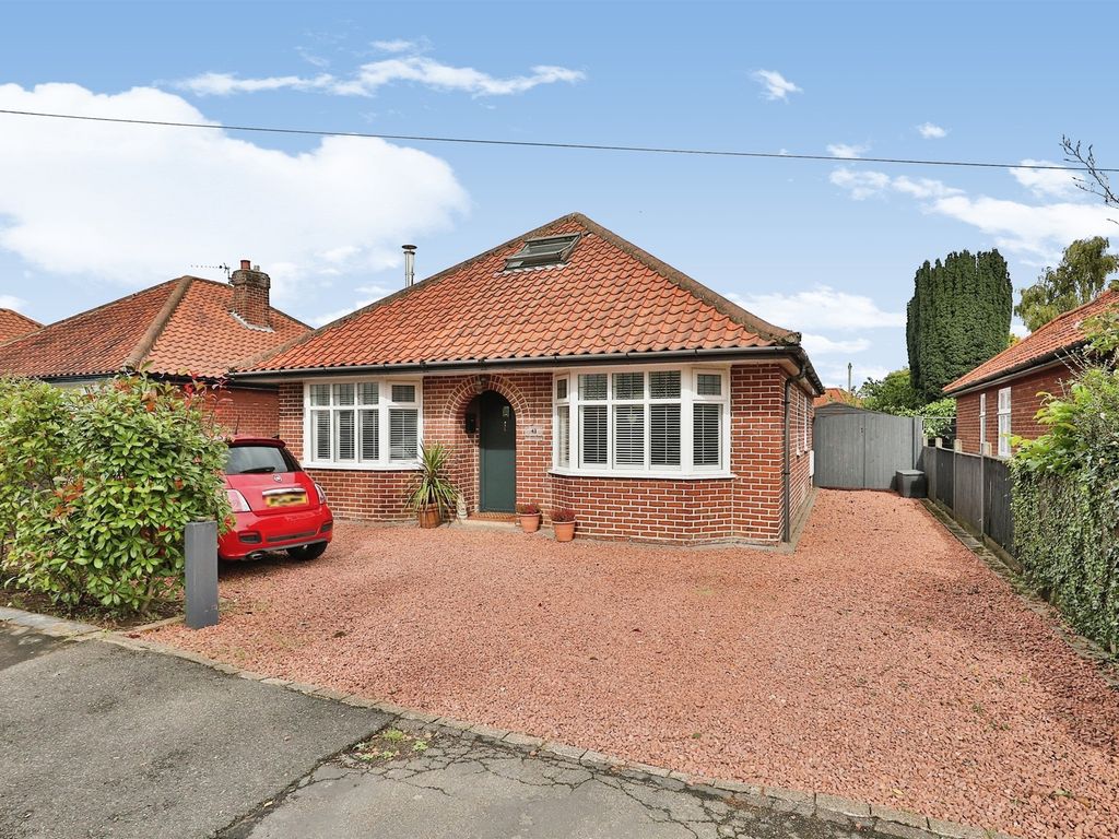 3 bed detached bungalow for sale in Hillcrest Road, Thorpe St. Andrew