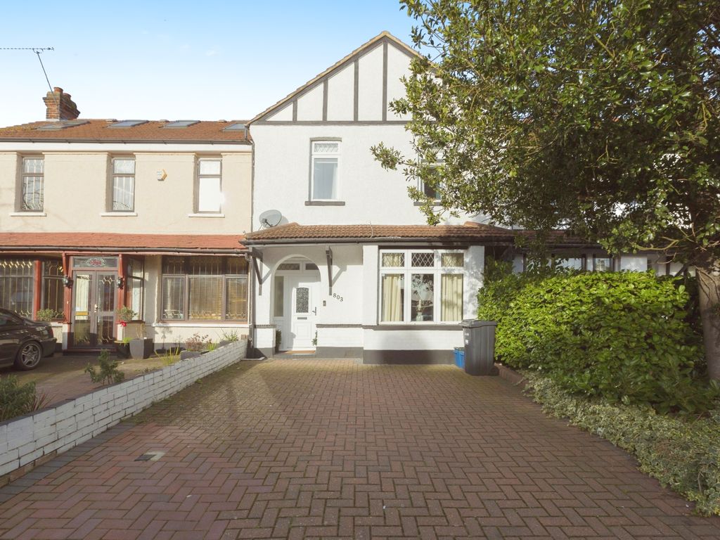 3 bed terraced house for sale in Cranbrook Road, Ilford IG6, £600,000