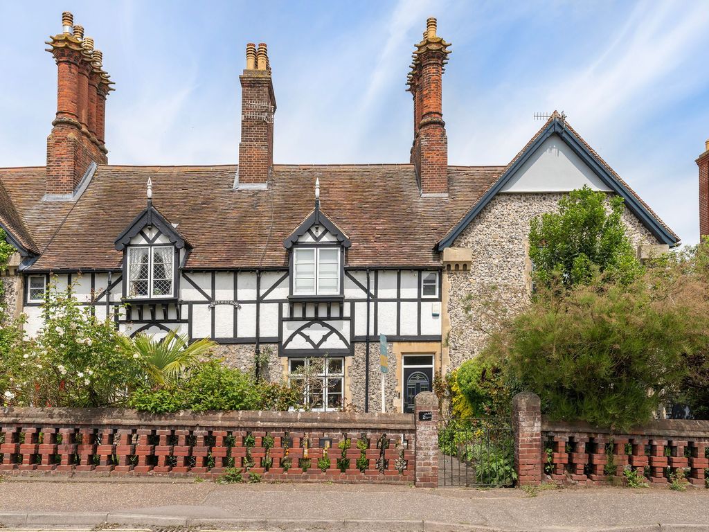 3 bed terraced house for sale in Chesterfield Villas, West Street