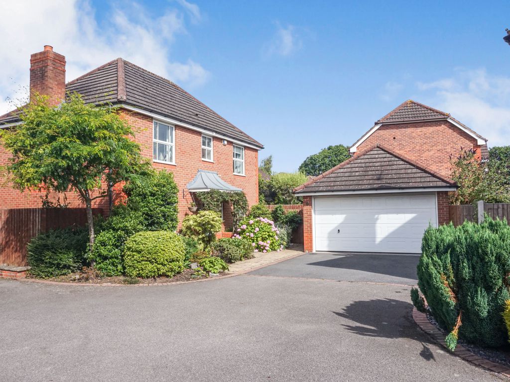 4 bed detached house for sale in Sycamore Close, Walmley, Sutton