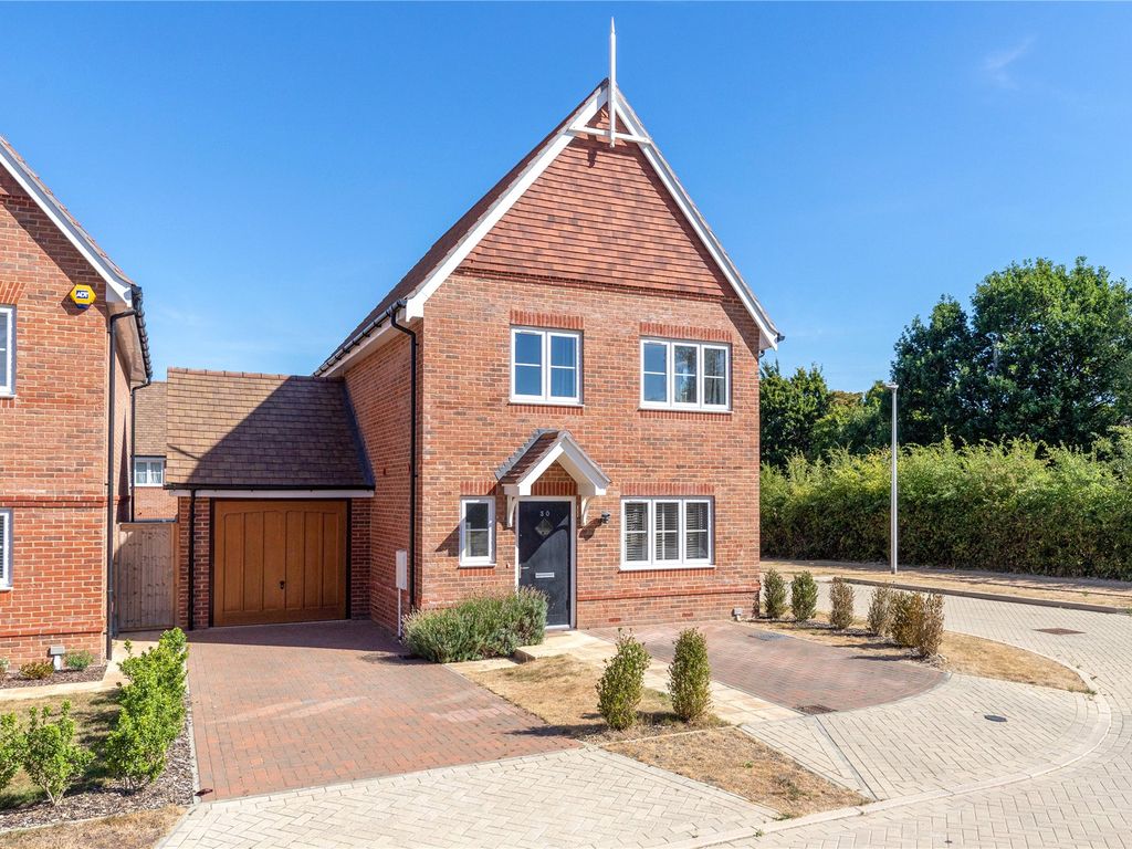 3 bed detached house for sale in Readwin Crescent, Wokingham, Berkshire