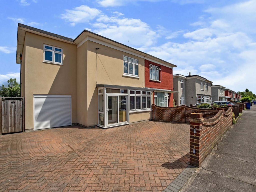 4 bed semidetached house for sale in Queen Elizabeth Avenue, East