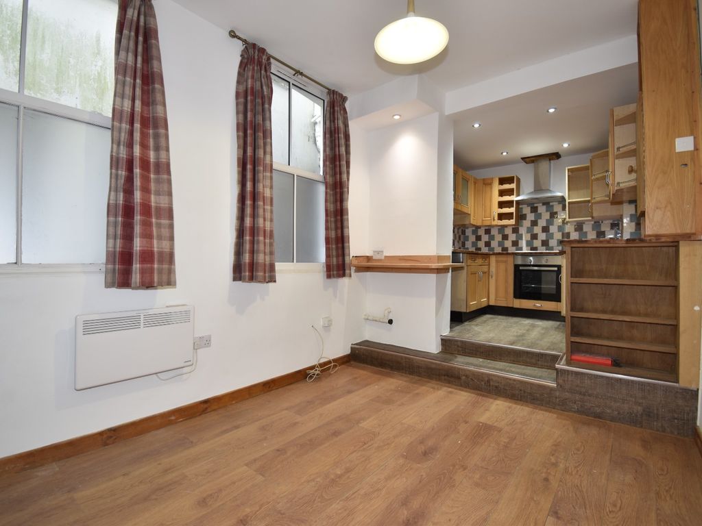 1 bed flat to rent in Fore Street, Redruth TR15, £600 pcm Zoopla