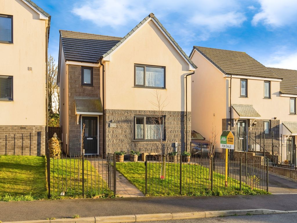 3 bed detached house for sale in Tanners Road, Bodmin, Cornwall PL31, £