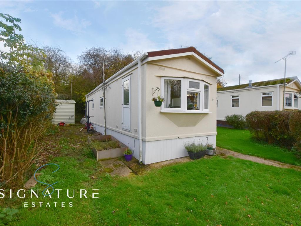1 bed mobile/park home for sale in Newlands Park, Bedmond Road, Abbots