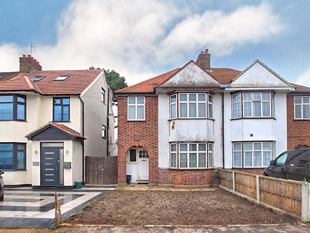 3 bed semidetached house for sale in Hogarth Gardens, Heston TW5, £