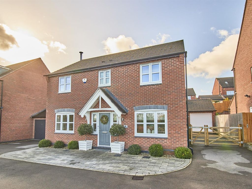 4 bed detached house for sale in Helsinki Drive, Hinckley LE10, £