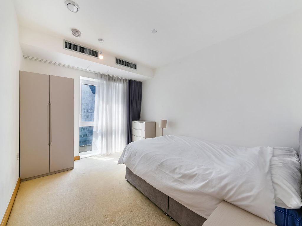 2 bed flat to rent in River Heights, 90 High Street, Stratford, London