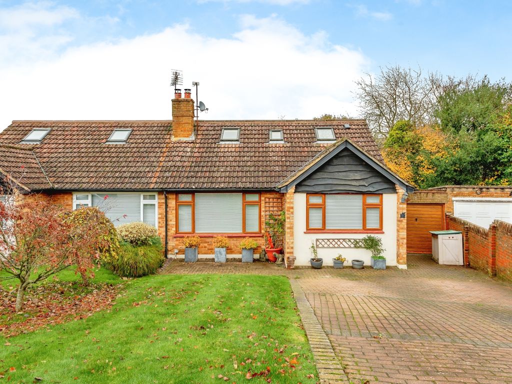 2 bed semidetached house for sale in Tilgate Common, Bletchingley