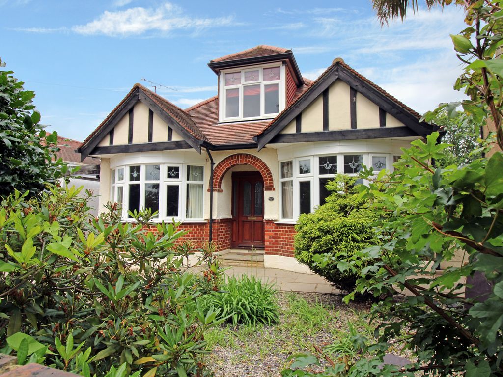 4 bed detached house for sale in Grand Avenue, Surbiton KT5 Zoopla