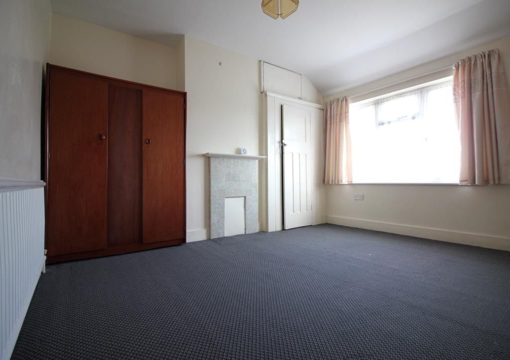 4 bed property to rent in Waye Avenue, Hounslow TW5 Zoopla