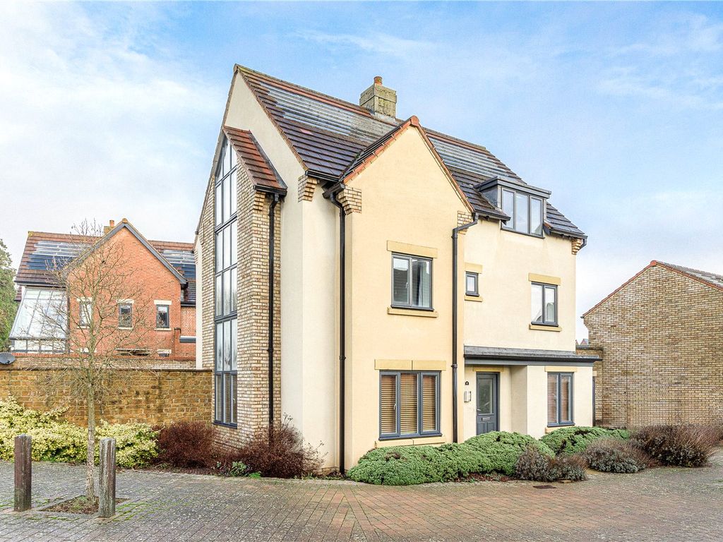 5 bed detached house for sale in Mill Street, Upton, Northampton NN5, £