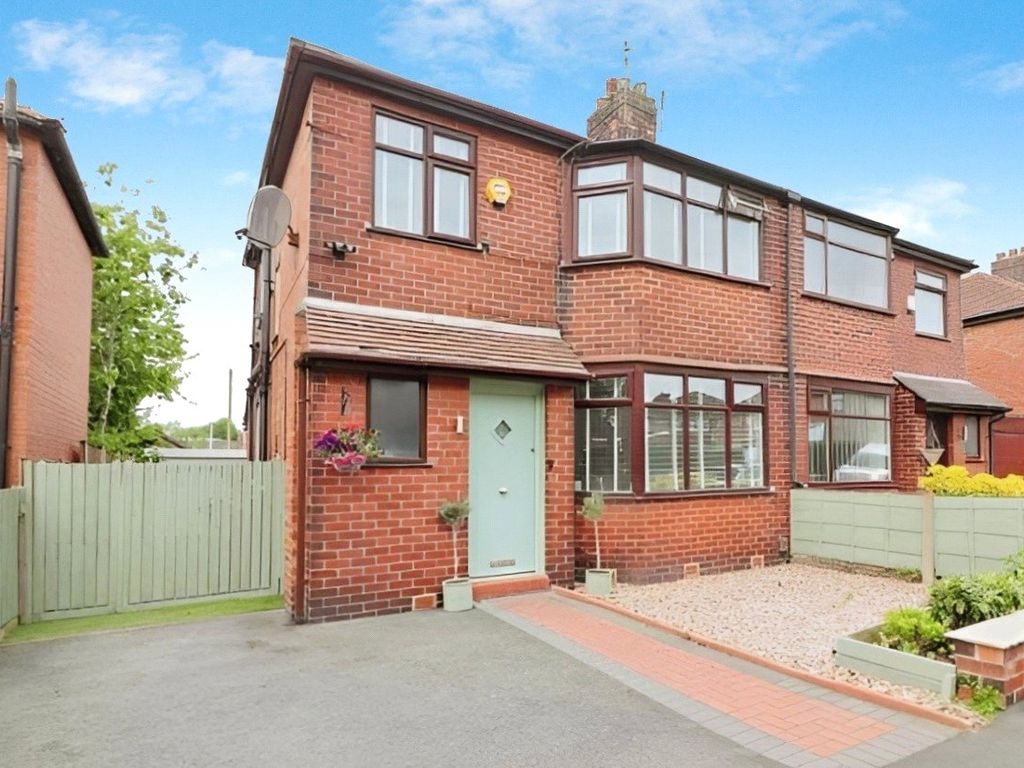 3 bed semidetached house for sale in Fernlea Crescent, Swinton
