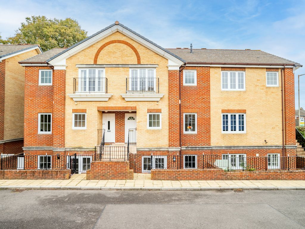 3 bed detached house to rent in Prestwood Gate, Sandridge Road, St