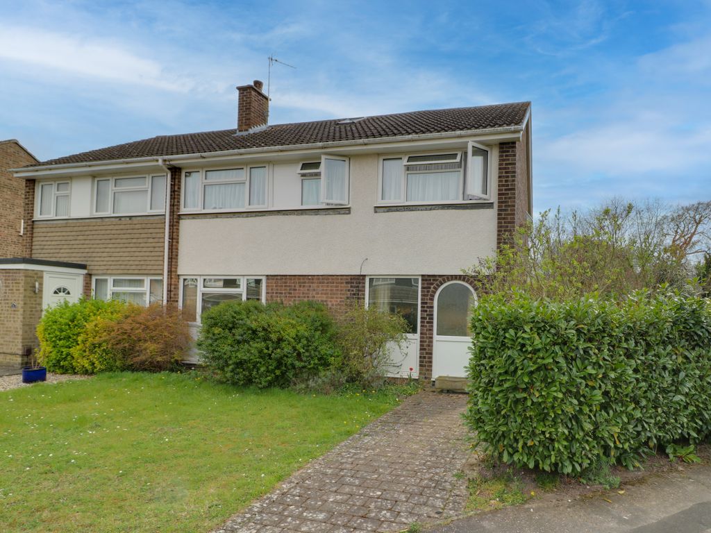 4 bed semidetached house for sale in Kelsey Crescent, Cambridge CB1