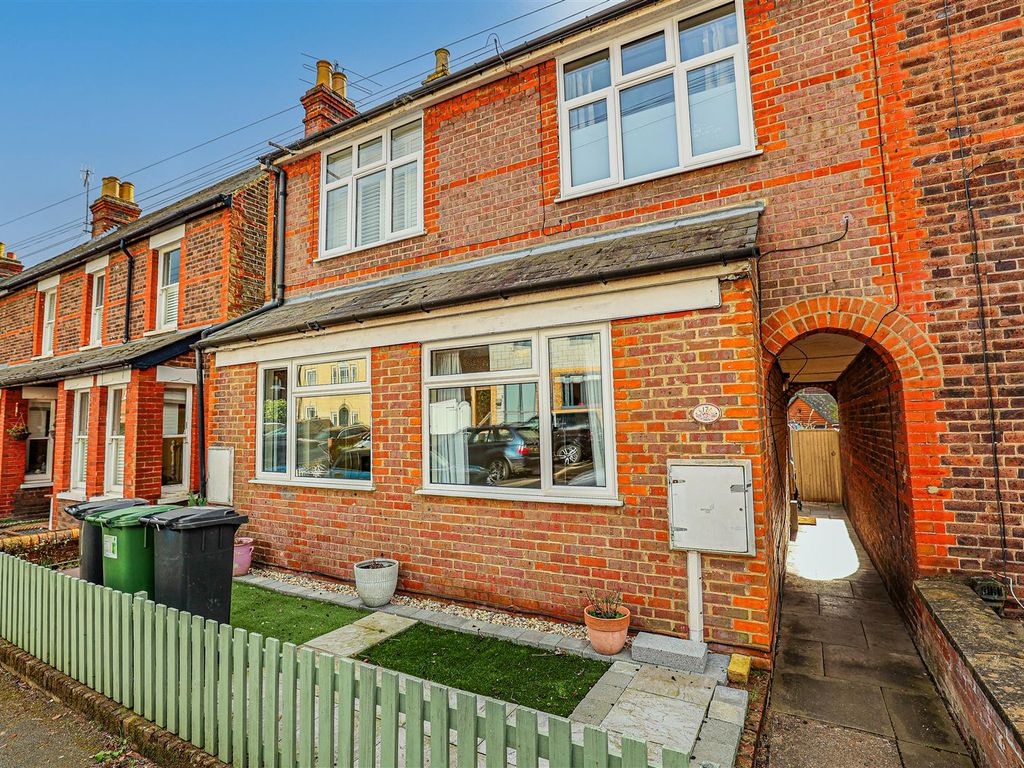 2 bed flat to rent in Kingsland Road, Hemel Hempstead HP1, £1,600 pcm