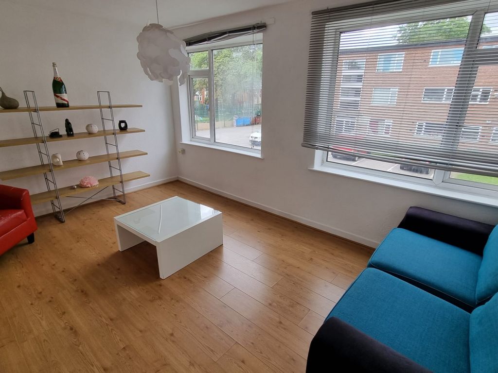 2 bed flat to rent in Daisy Bank Road, Longsight, Manchester M14, £900