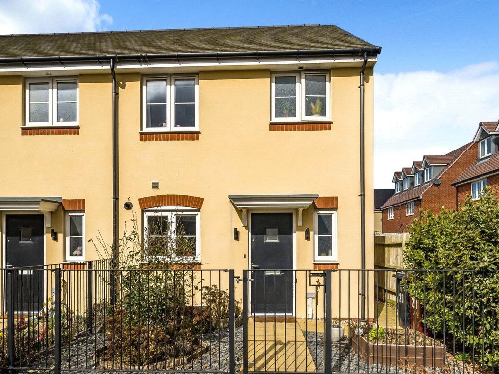 2 bed end terrace house for sale in Tern Crescent, Chichester, West