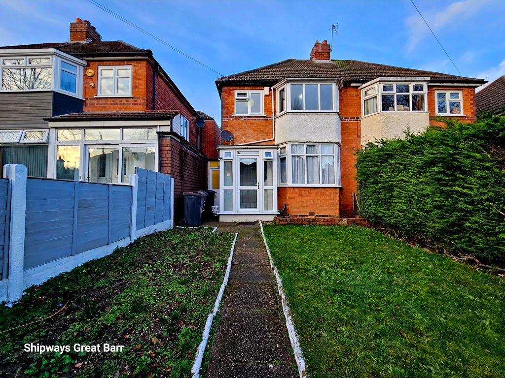 3 bed property to rent in Calshot Road, Great Barr, Birmingham B42, £