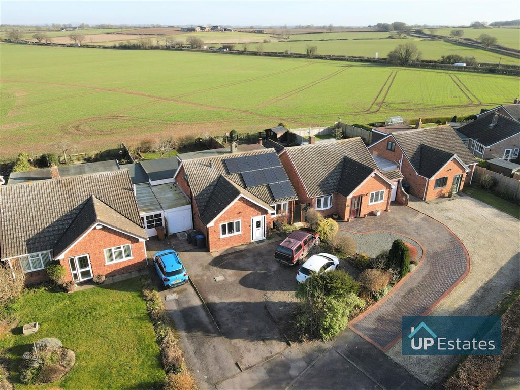 5 bed detached bungalow for sale in Rookery Close, Fenny Drayton