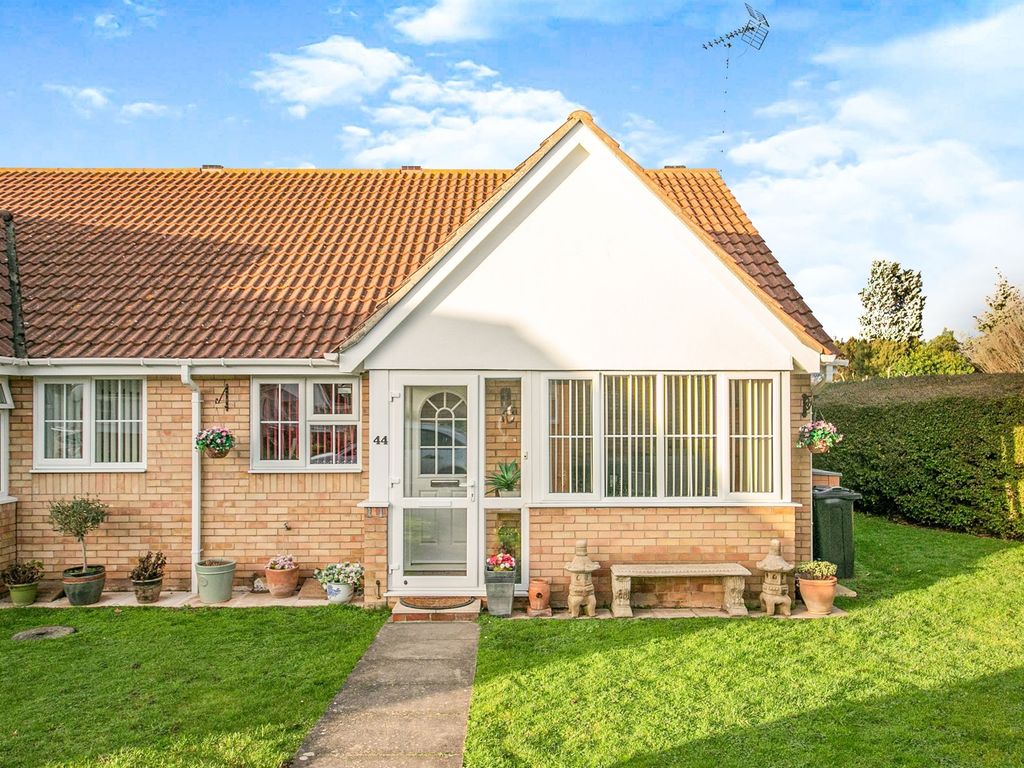 2 bed semidetached bungalow for sale in Lyon Close, ClactonOnSea