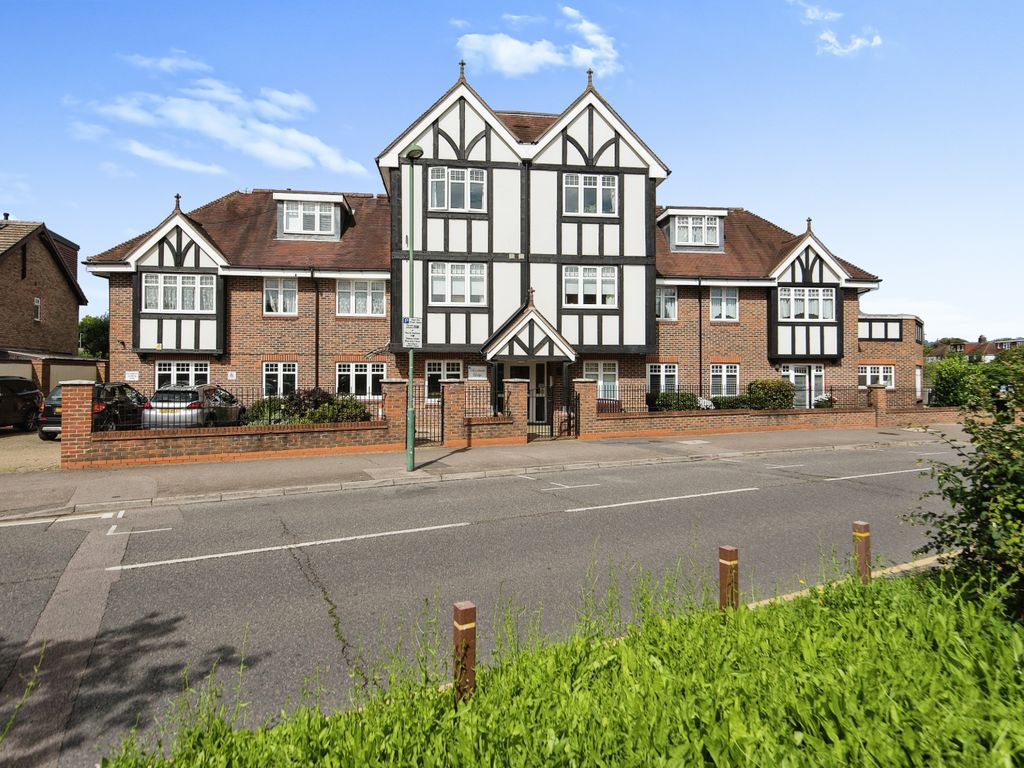 2 bed flat for sale in Green Lane, Worcester Park KT4, £250,000 Zoopla