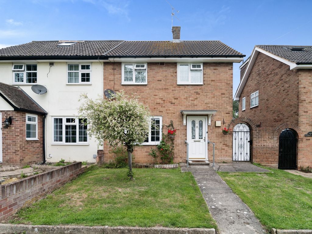 2 bed semidetached house for sale in Thrift Green, Brentwood, Essex