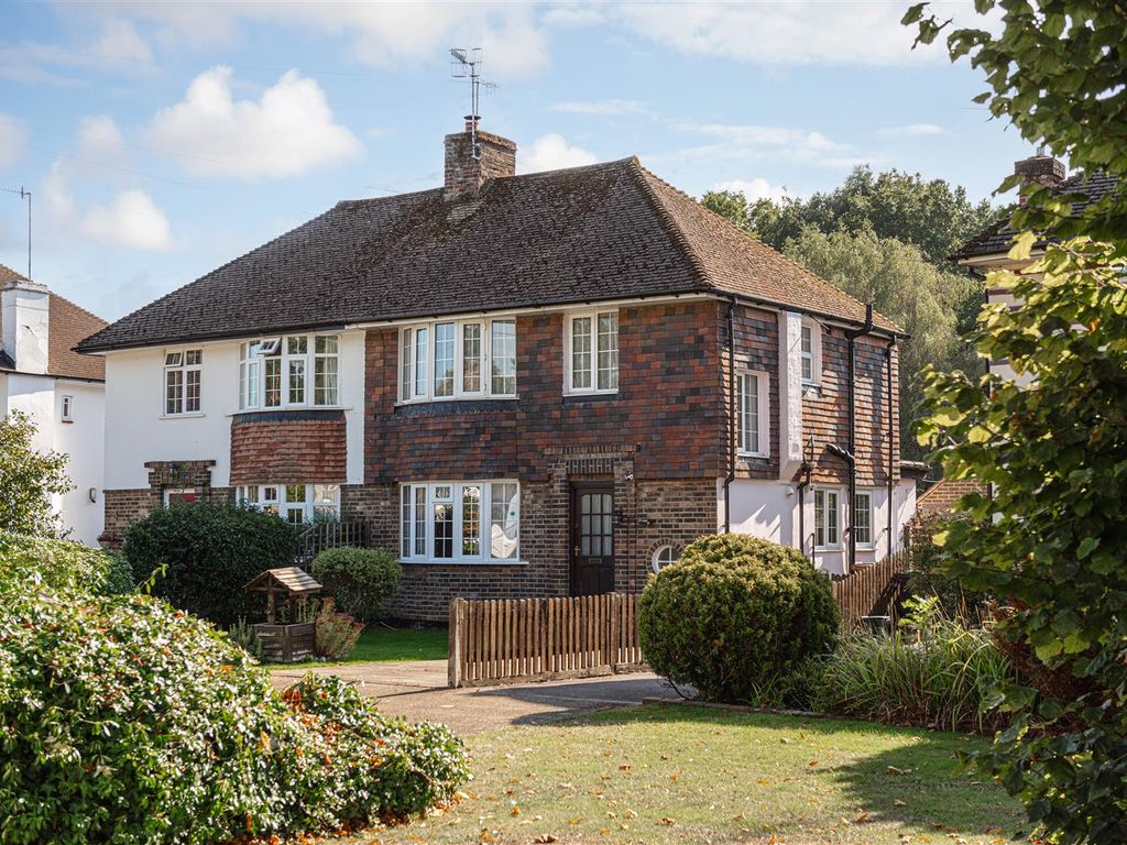 3 bed semidetached house for sale in Castle Drive, Horley RH6, £