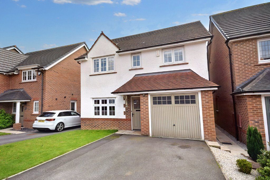 4 bed detached house for sale in Eton Walk, Wakefield, West Yorkshire