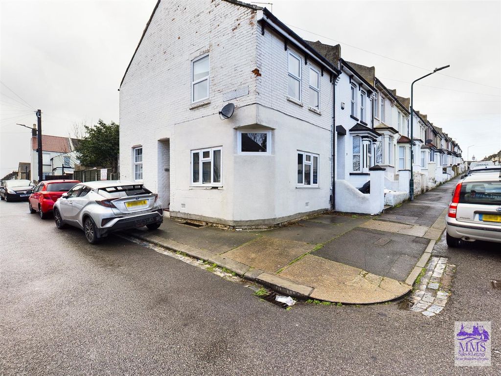 2 bed terraced house for sale in Kitchener Road, Strood, Rochester ME2