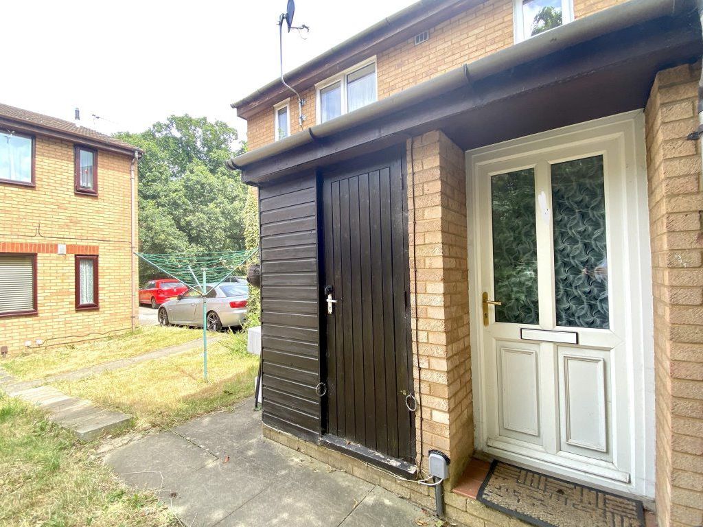 1 bed to rent in Bader Gardens, Cippenham, Slough SL1, £825