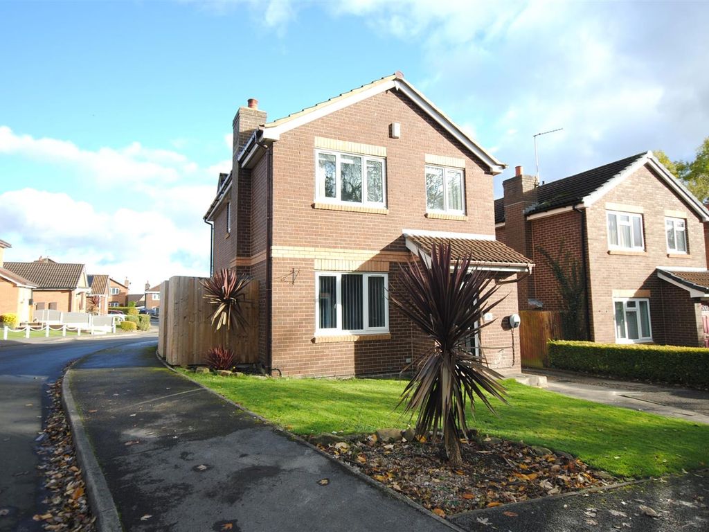 4 bed detached house for sale in Parlington Meadow, BarwickInElmet